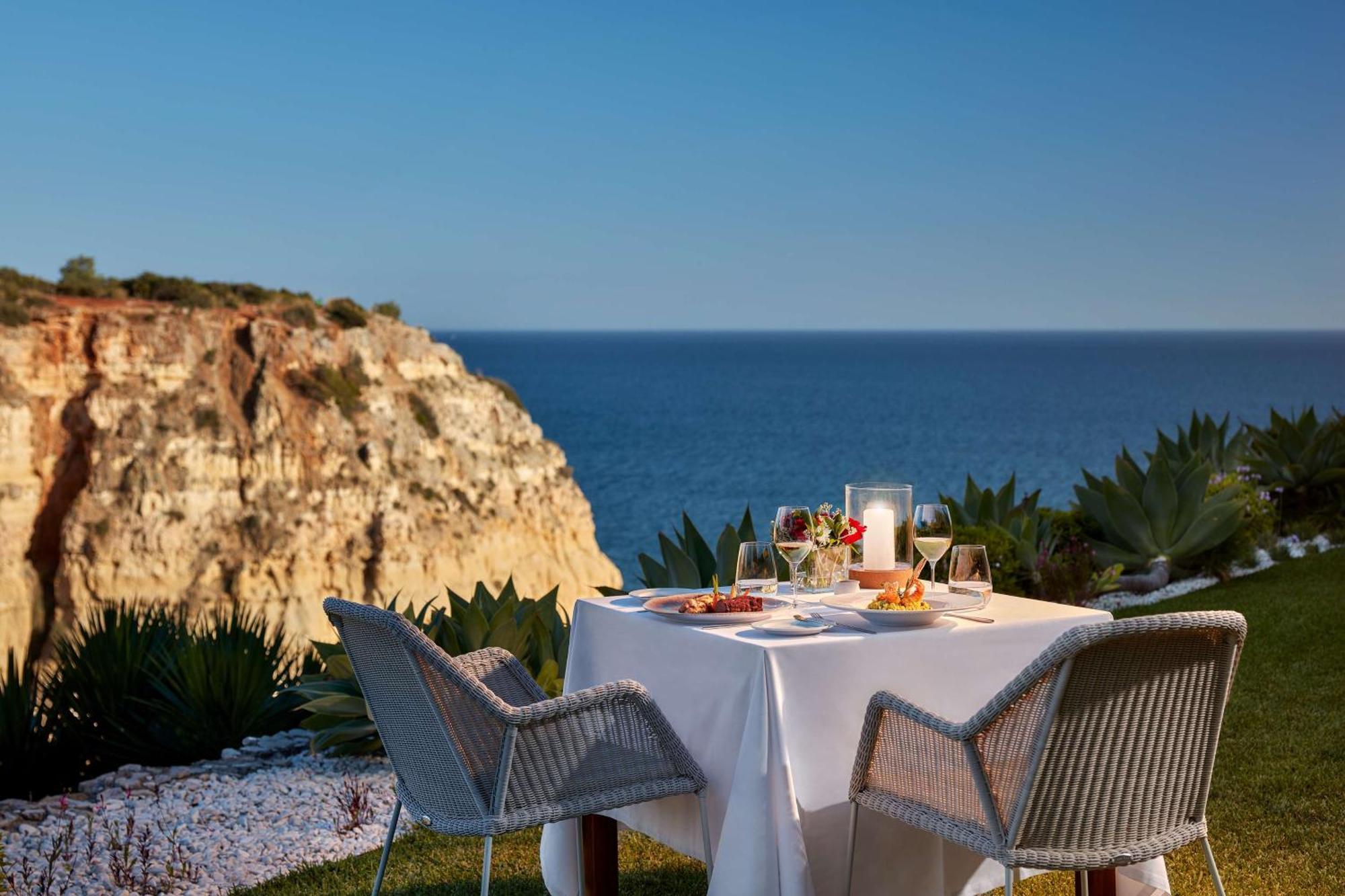 ホテル チボリ カルボエイロ カルヴォエイロ エクステリア 写真 The cliffside restaurant at the resort
